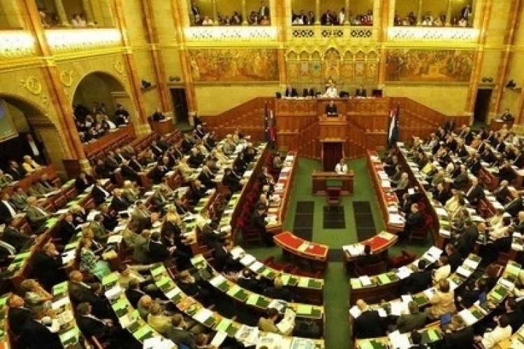 OGY - Buda-Cash/Quaestor - Elfogadta a parlament a vagyonzárolási javaslatot