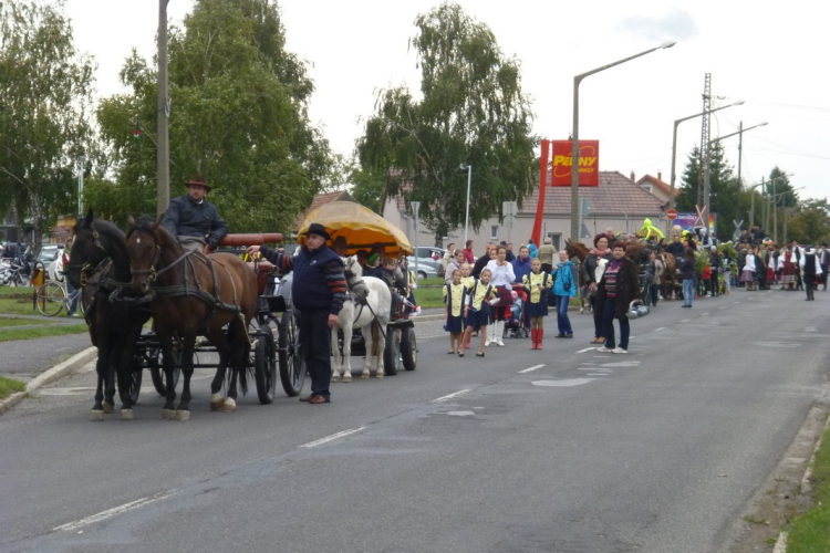 Sághegyi Szüret 2015 - a felvonulás képei