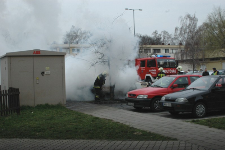 Kigyulladt egy személygépkocsi Celldömölkön