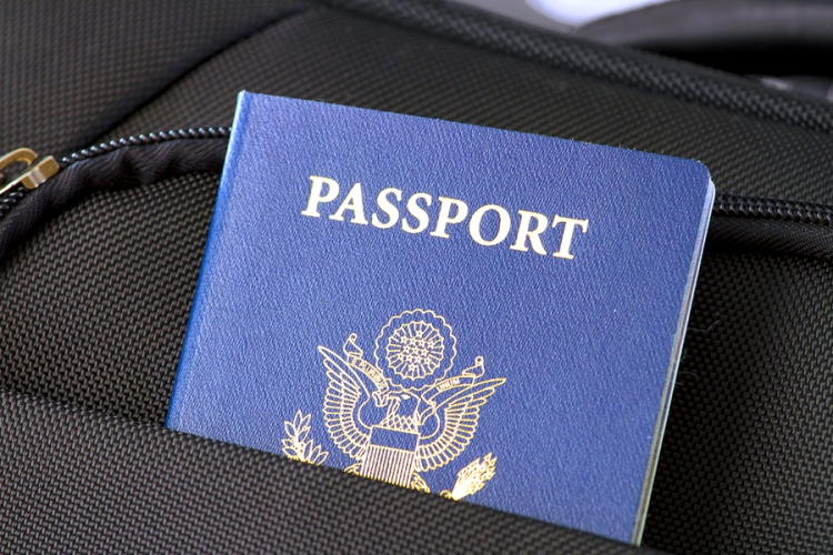 Ismét kék lesz a brit útlevél
