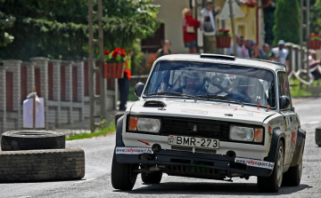 Rally: Csak kilinccsel előre!