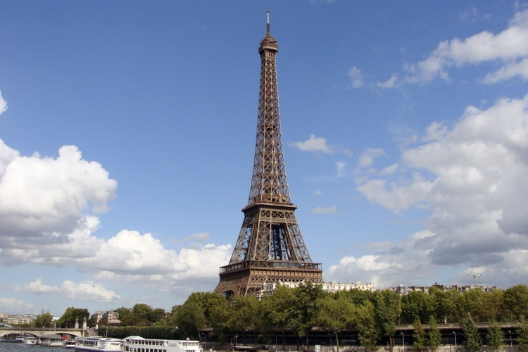 Terrorizmussal kapcsolatos letartóztatásokat hajtottak végre Párizsban