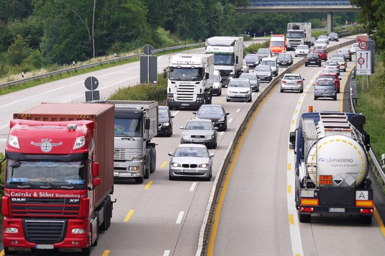 Szerdától három hétig burkolatot javítanak az M1-M7 autópályák szétválási csomópontjánál