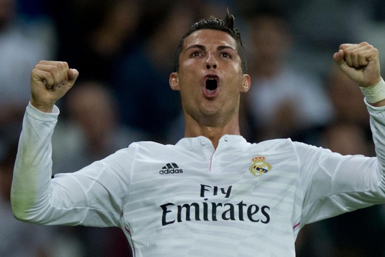 Cristiano Ronaldo focistalányokról szóló Facebook-sorozat producere lesz