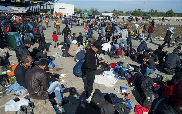 Újabb menekültellenes atrocitások és tüntetések Németországban
